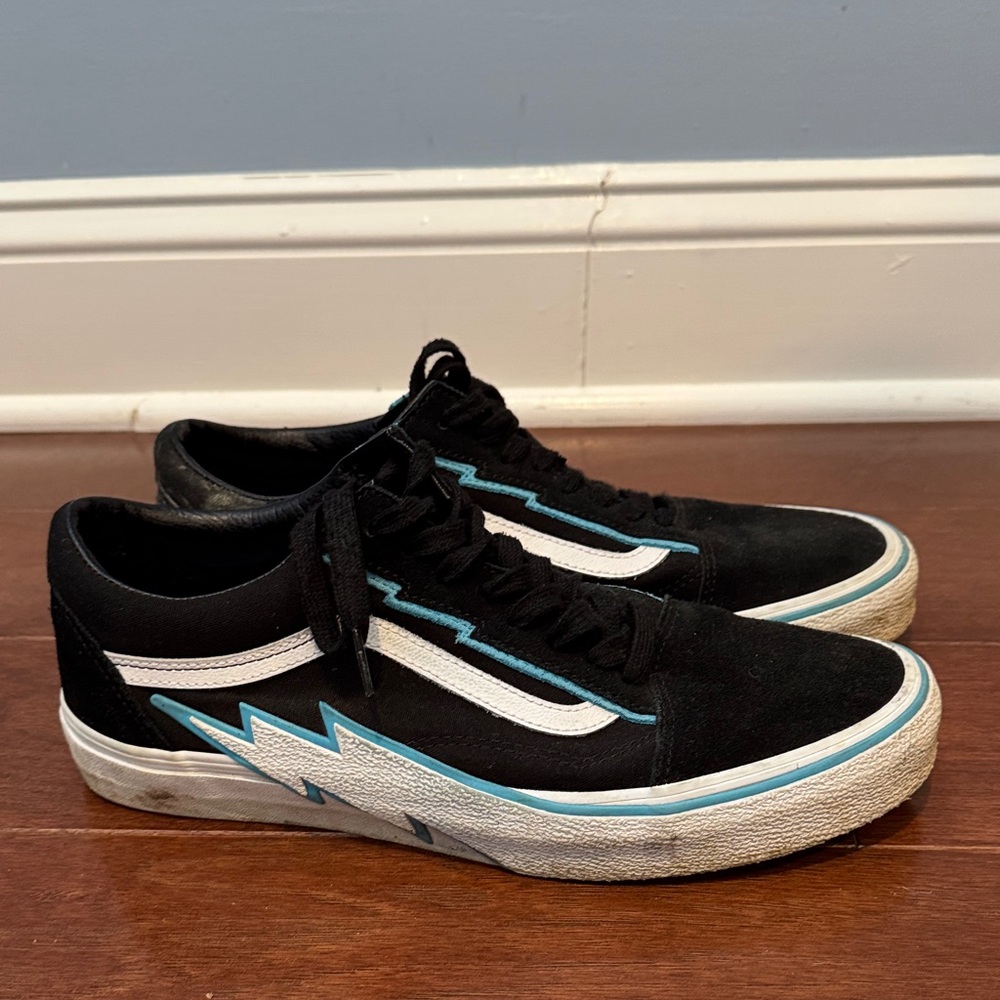 VANS black white and light blue sneaker lightning bolt men’s 11 1/2 women’s 13